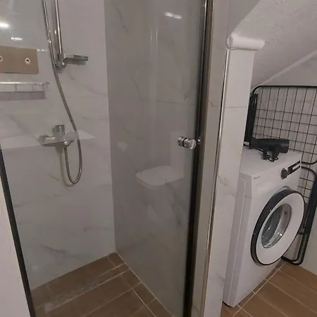 Vakantiehuis Lora Home, 250m From The