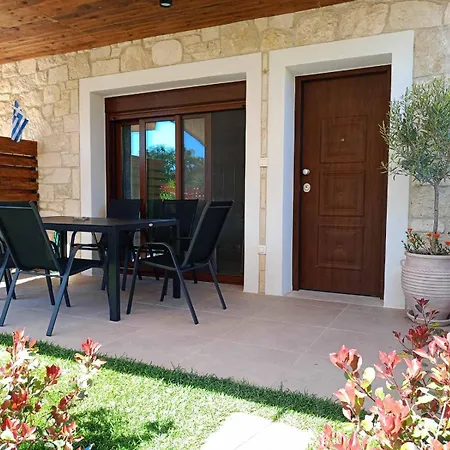 Vakantiehuis Lora Home, 250m From The Nikiti (Sithonia)