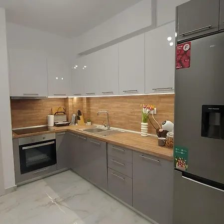 Lora Home, 250m From The Holiday home *