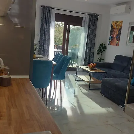 Lora Home, 250m From The Ваканционна къща Никити