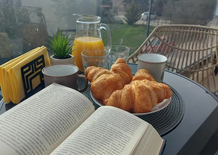 펜션 Lora Home, 250m From The