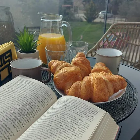 Case de vacanță Lora Home, 250m From The