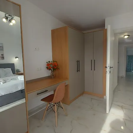 Lora Home, 250m From The *